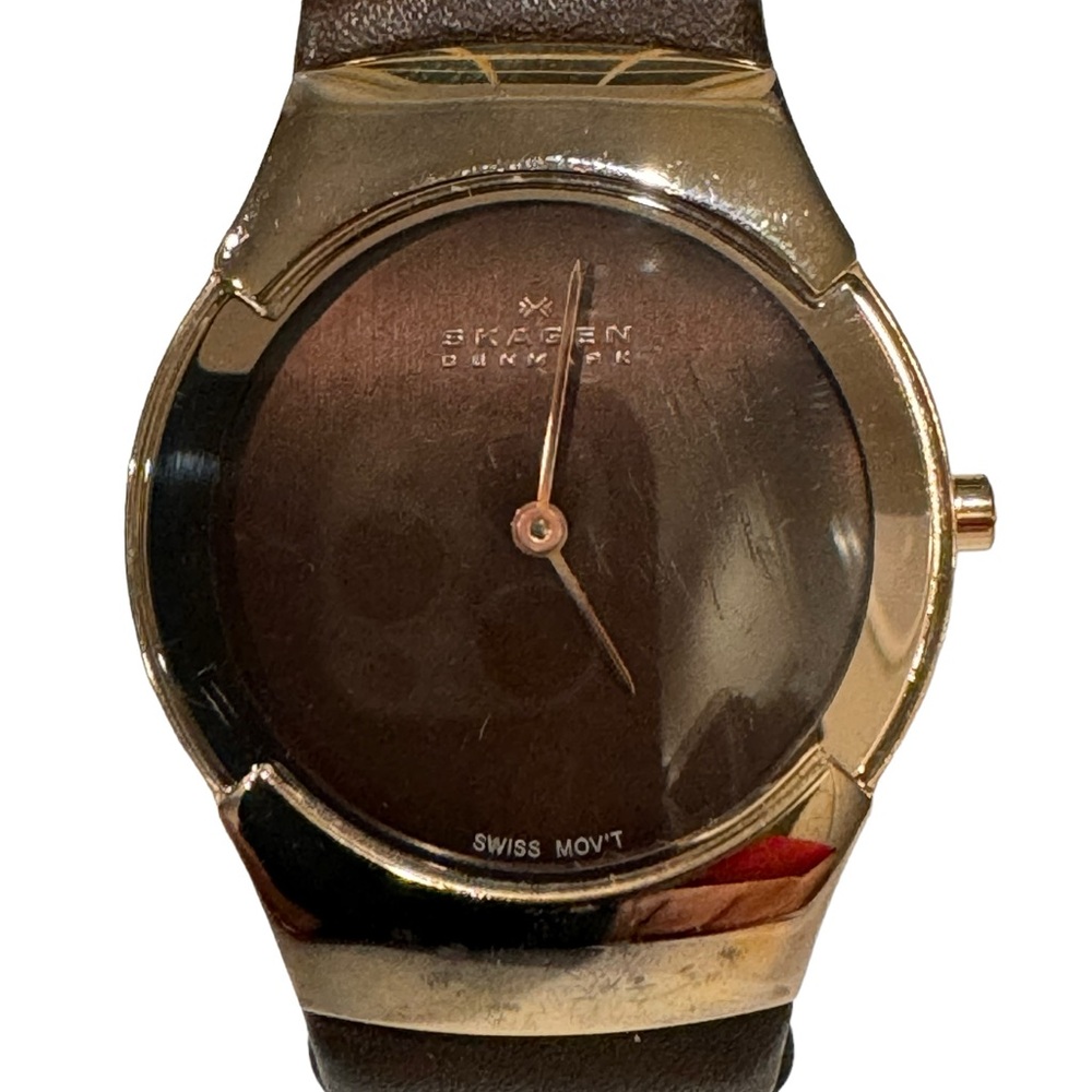 Skagen Rose Gold Tone Women’s Watch with brown face and leather band. Worn.